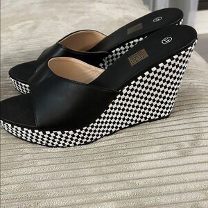 Elegant Black Wedge Sandals with Checkered Design
